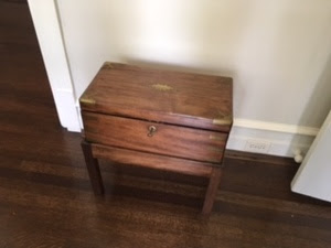 Writing chest on stand